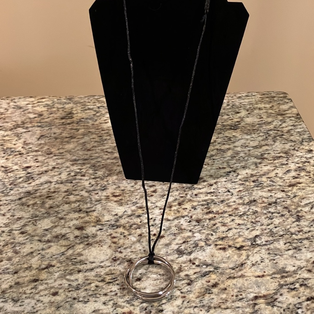 J.Jill Silver Triple-Ring Circle Pendant Necklace Adjustable Length Black Silver